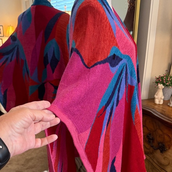 Colorful Women's Cape with Bird Design 90% Alpaca 10% Prima Cotton - Picture 2 of 8